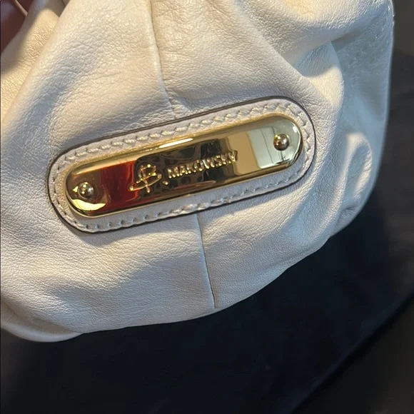 B Makowsky White w Gold Hardware Soft Leather Shoulder Bag w Dust Bag - Picture 2 of 7